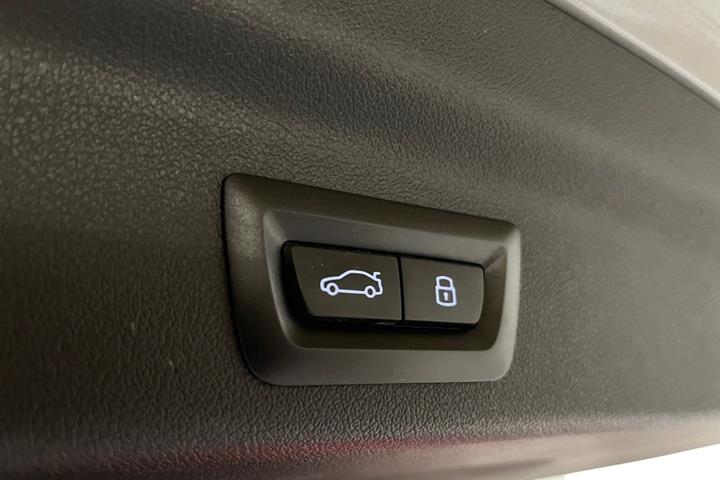 Grå BMW iX1 fra 2023