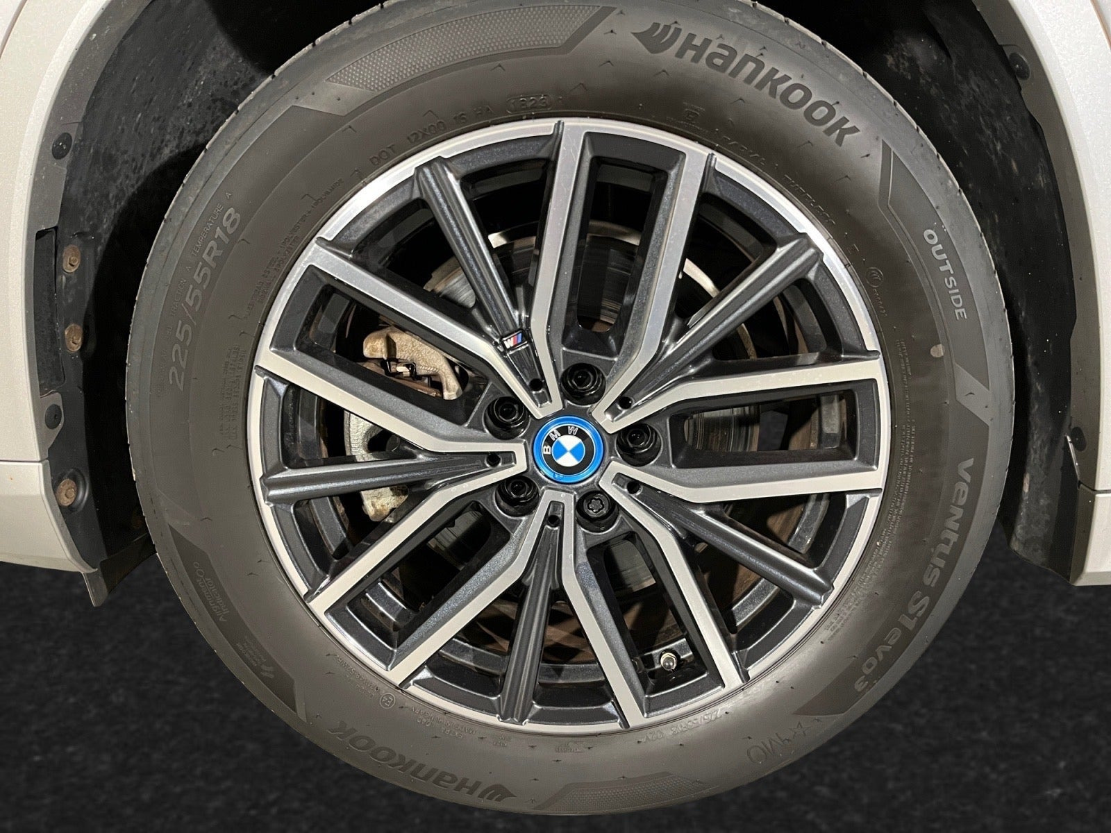 Grå BMW iX1 fra 2023