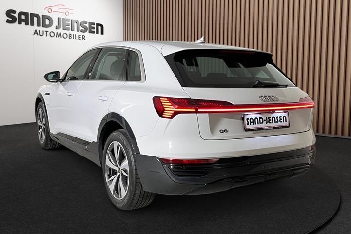 Hvid Audi Q8 e-tron fra 2024