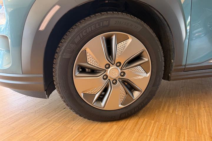 Blå Hyundai Kona fra 2020