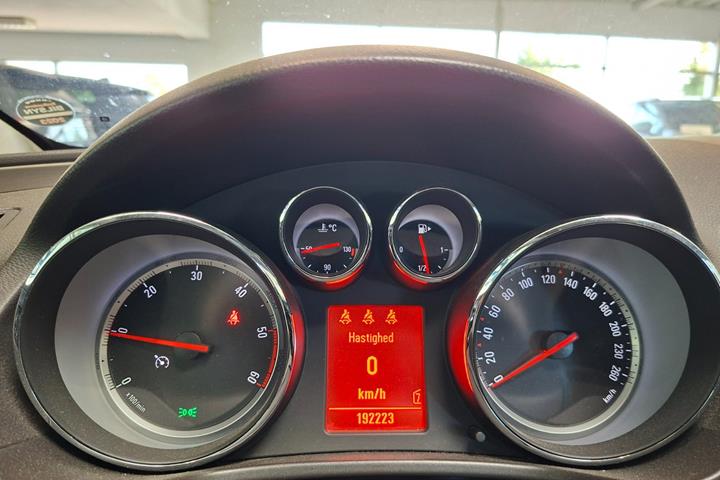 Sølv Opel Insignia fra 2012