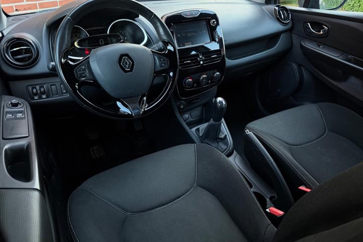 Grå Renault Clio IV fra 2013