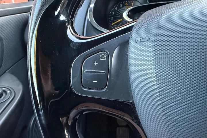 Grå Renault Clio IV fra 2013