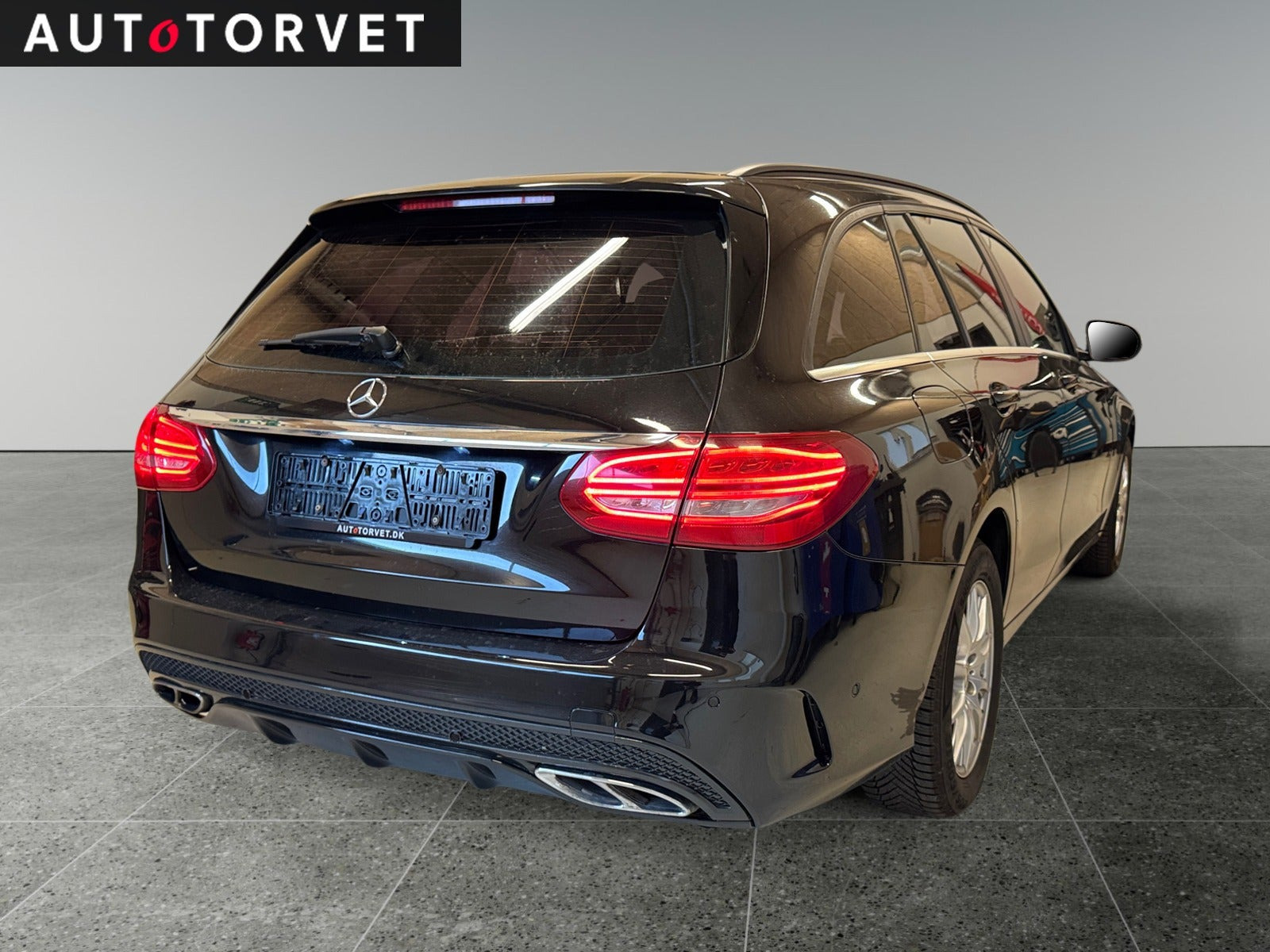 Sort Mercedes C200 fra 2015