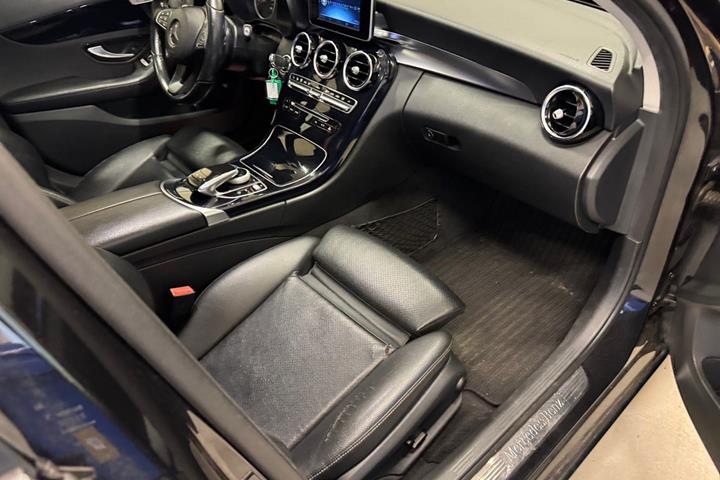 Sort Mercedes C200 fra 2015