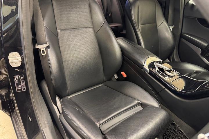 Sort Mercedes C200 fra 2015