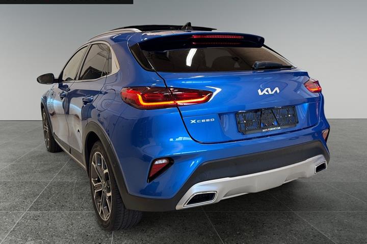 Blå Kia XCeed fra 2022