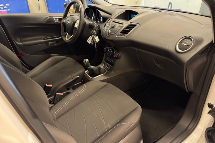 Hvid Ford Fiesta fra 2015