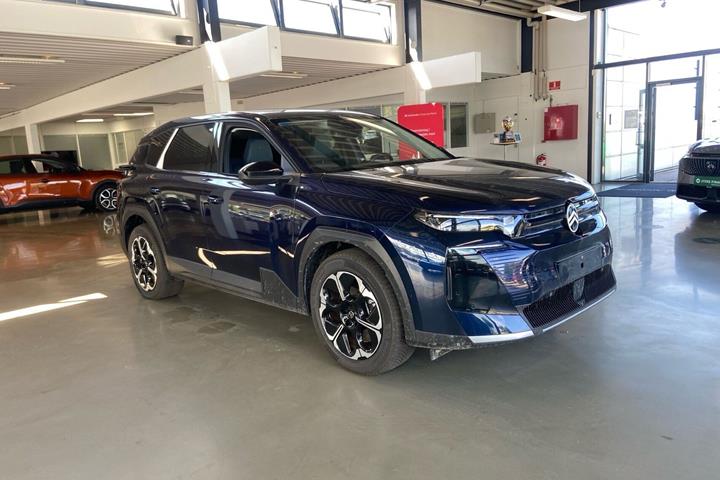 Blå Citroën ë-C5 Aircross fra 2025 set udefra