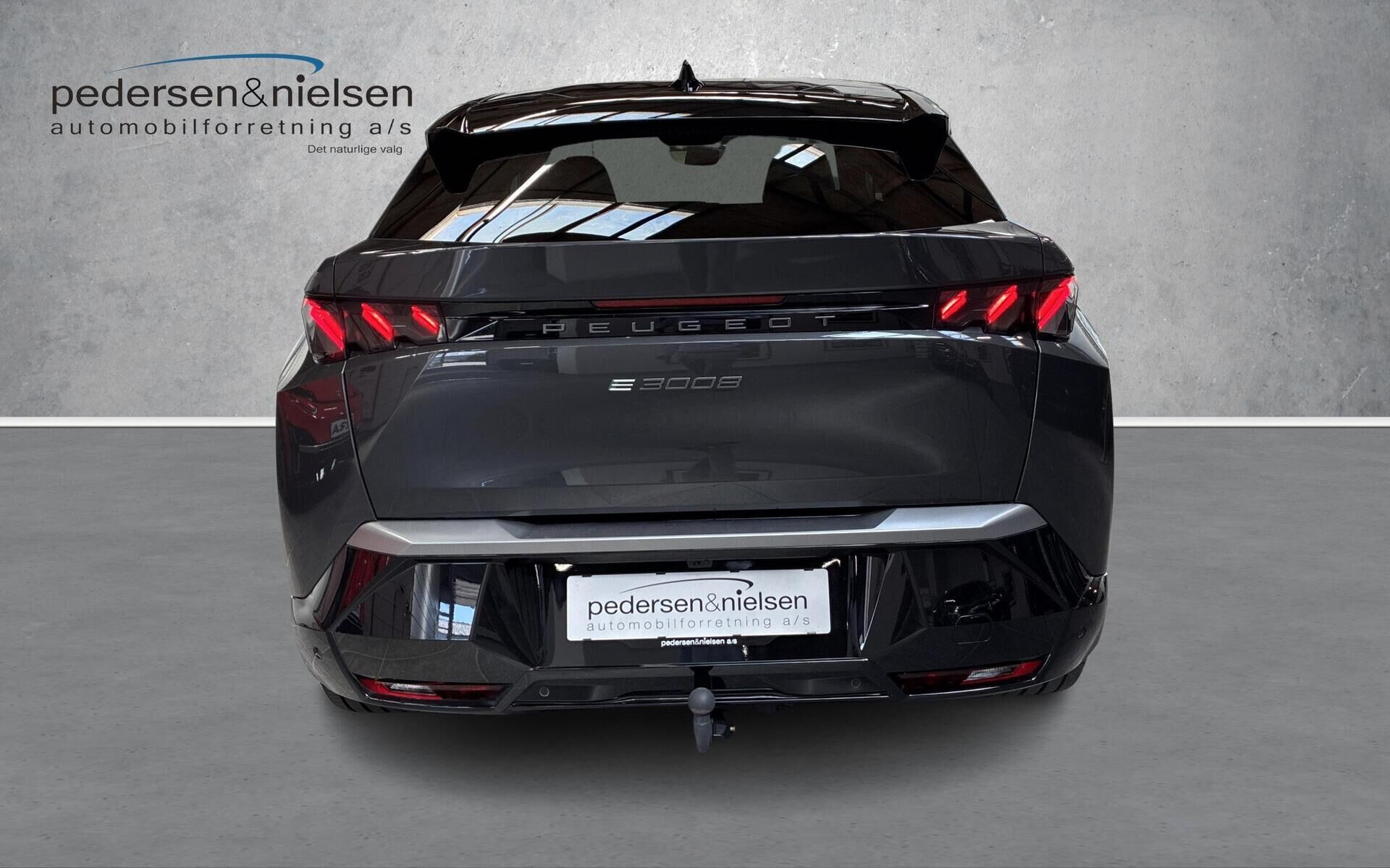 Grå Peugeot e-3008 fra 2025