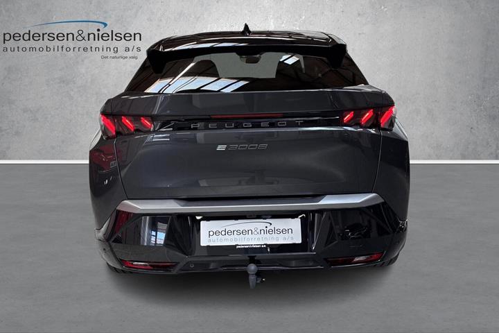 Grå Peugeot e-3008 fra 2025