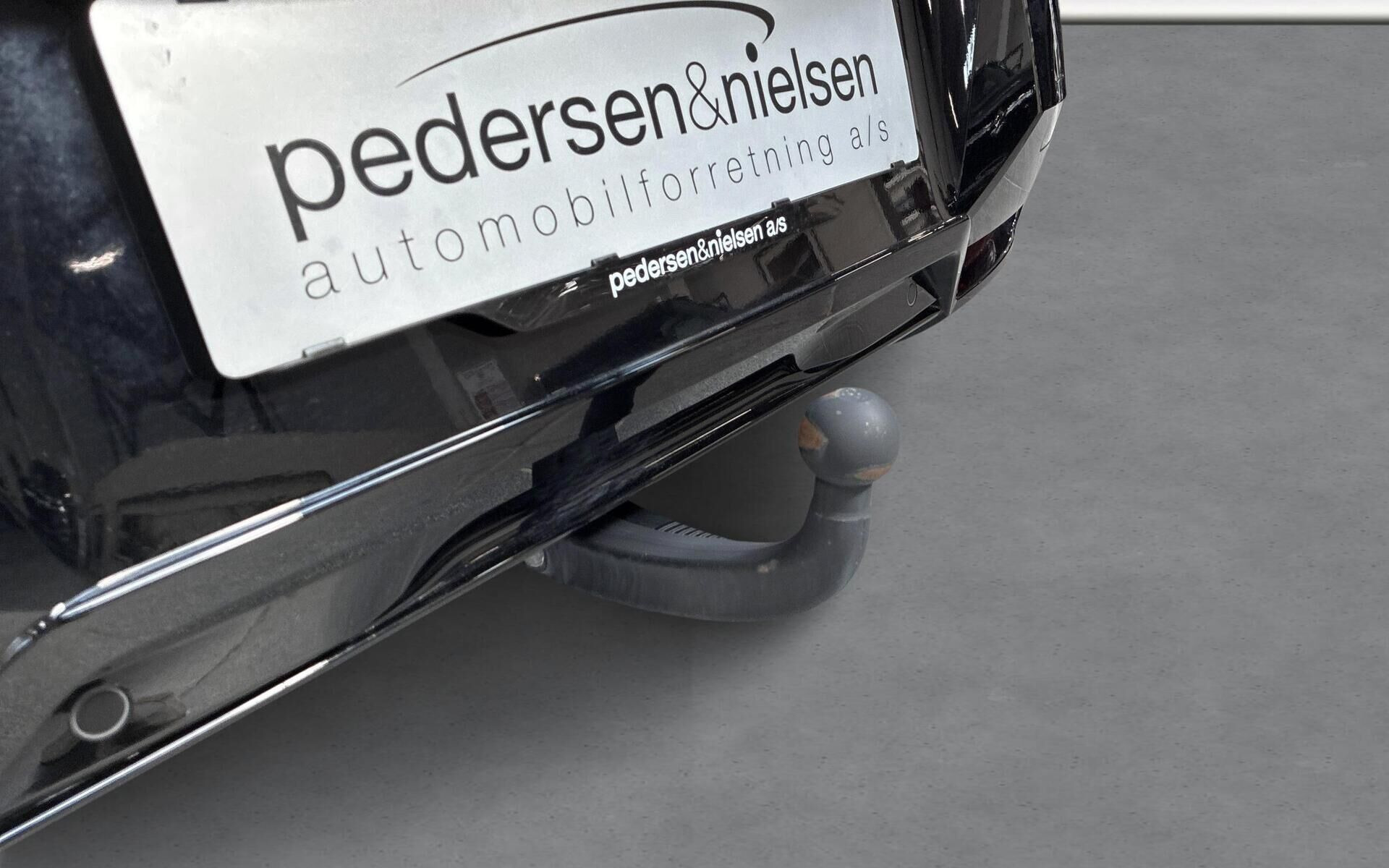 Grå Peugeot e-3008 fra 2025