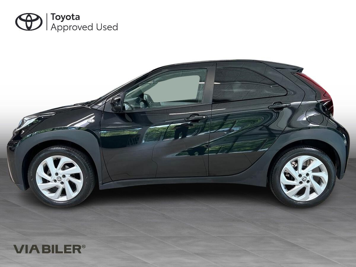 Sort Toyota Aygo X fra 2023