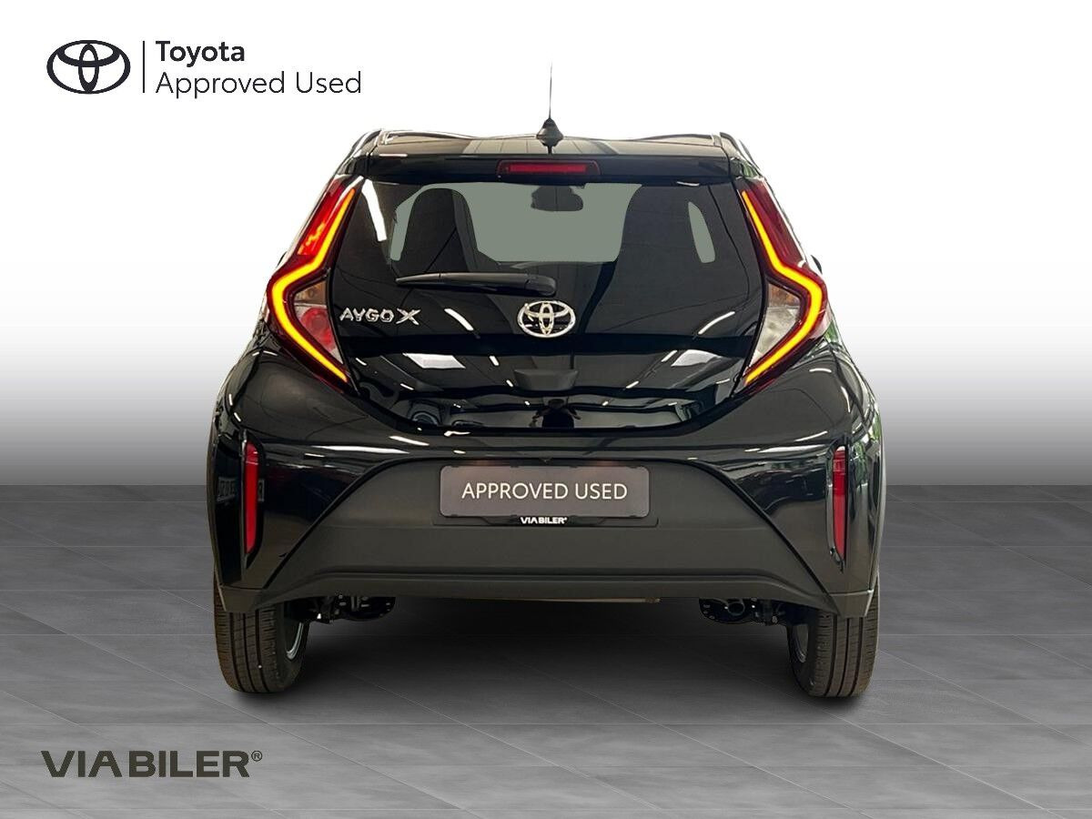 Sort Toyota Aygo X fra 2023