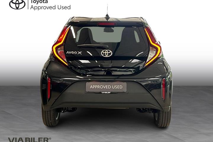 Sort Toyota Aygo X fra 2023