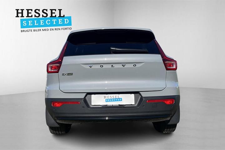 Grå Volvo EX40 fra 2025