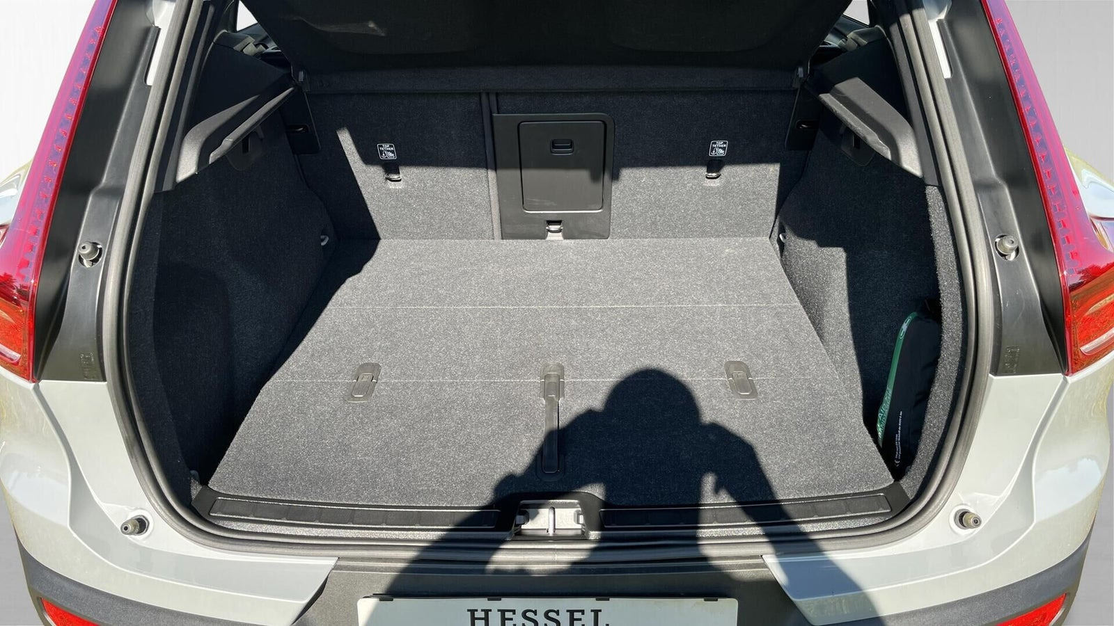 Grå Volvo EX40 fra 2025