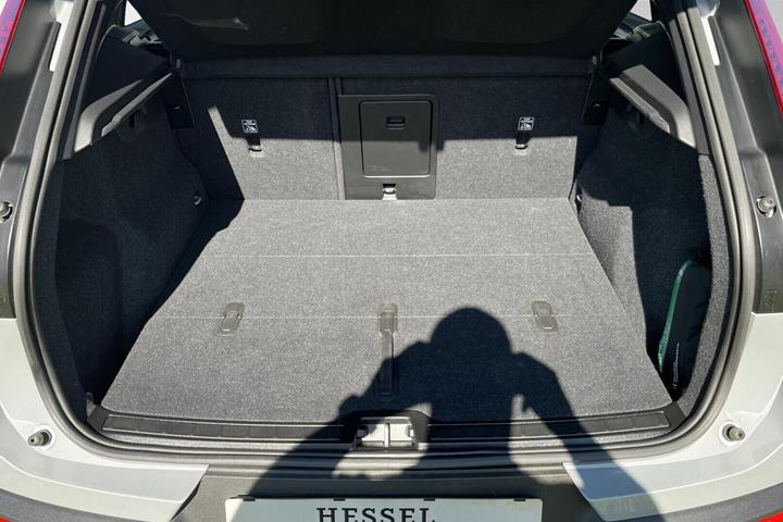 Grå Volvo EX40 fra 2025