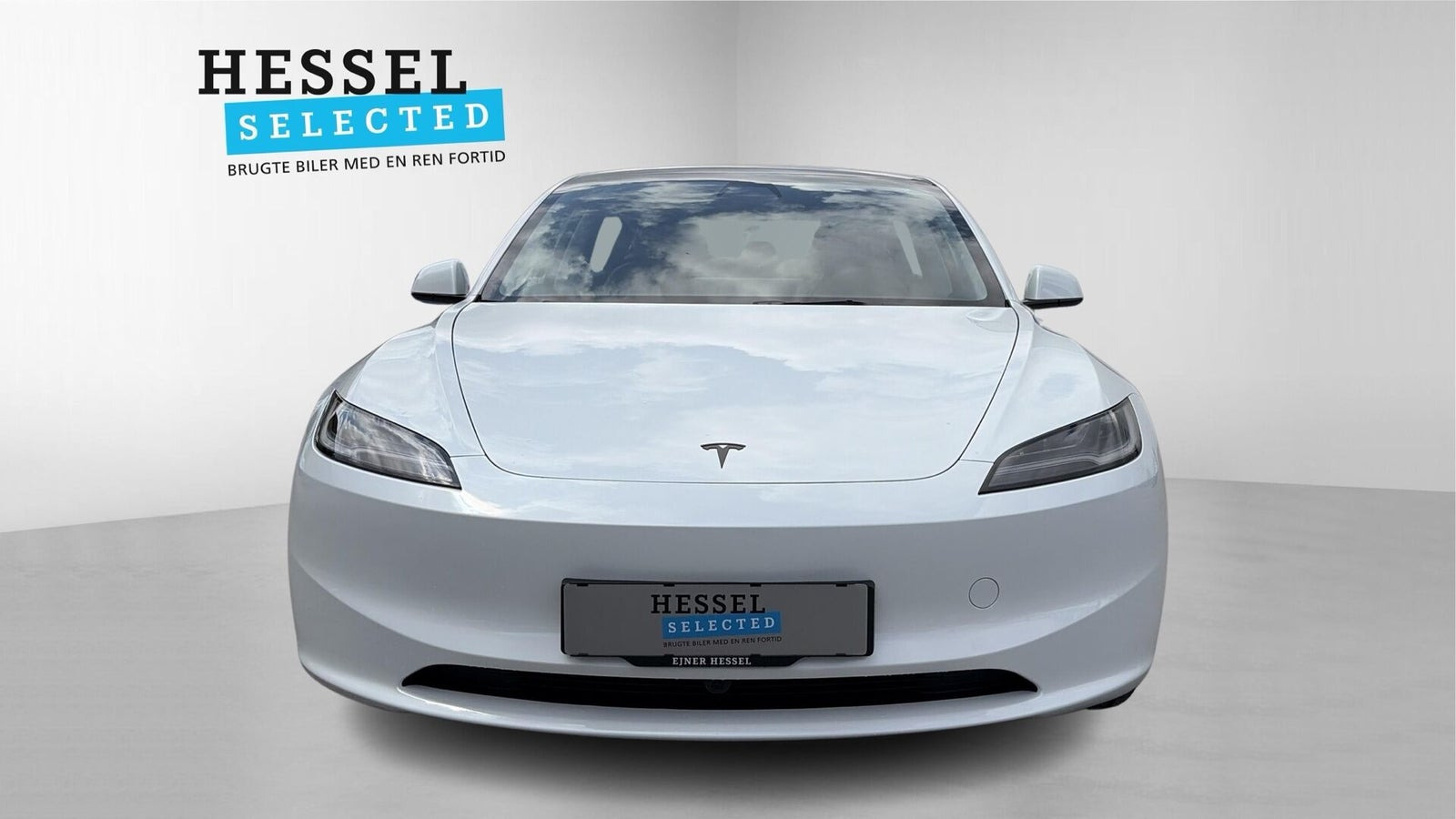 Hvid Tesla Model 3 fra 2026