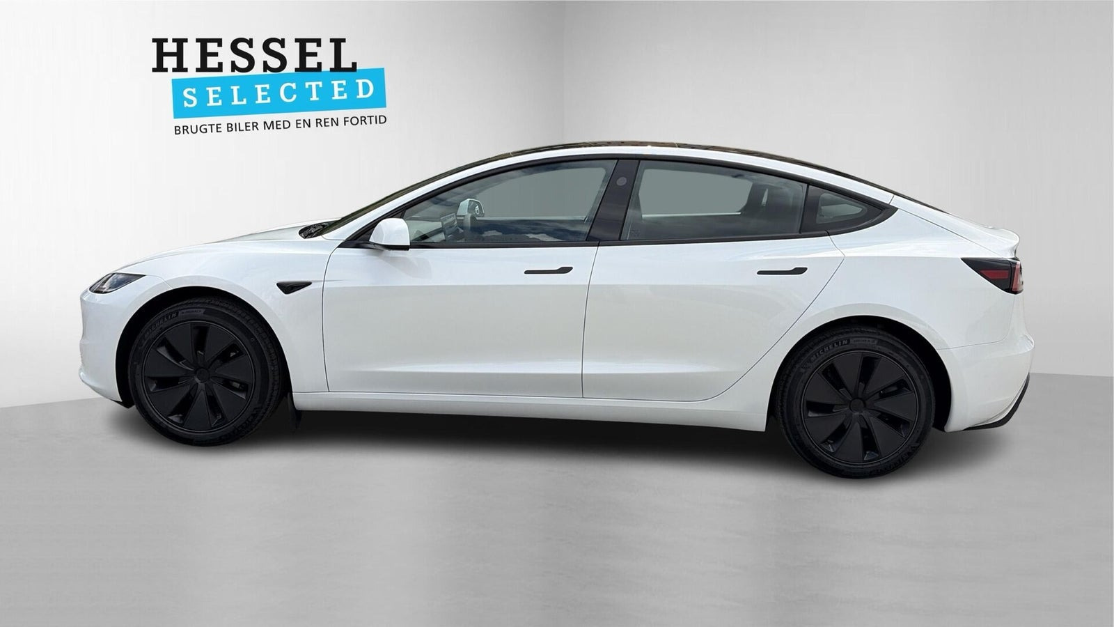 Hvid Tesla Model 3 fra 2026