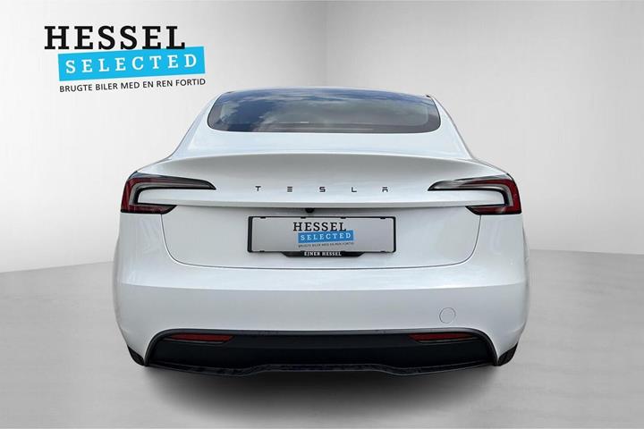 Hvid Tesla Model 3 fra 2026