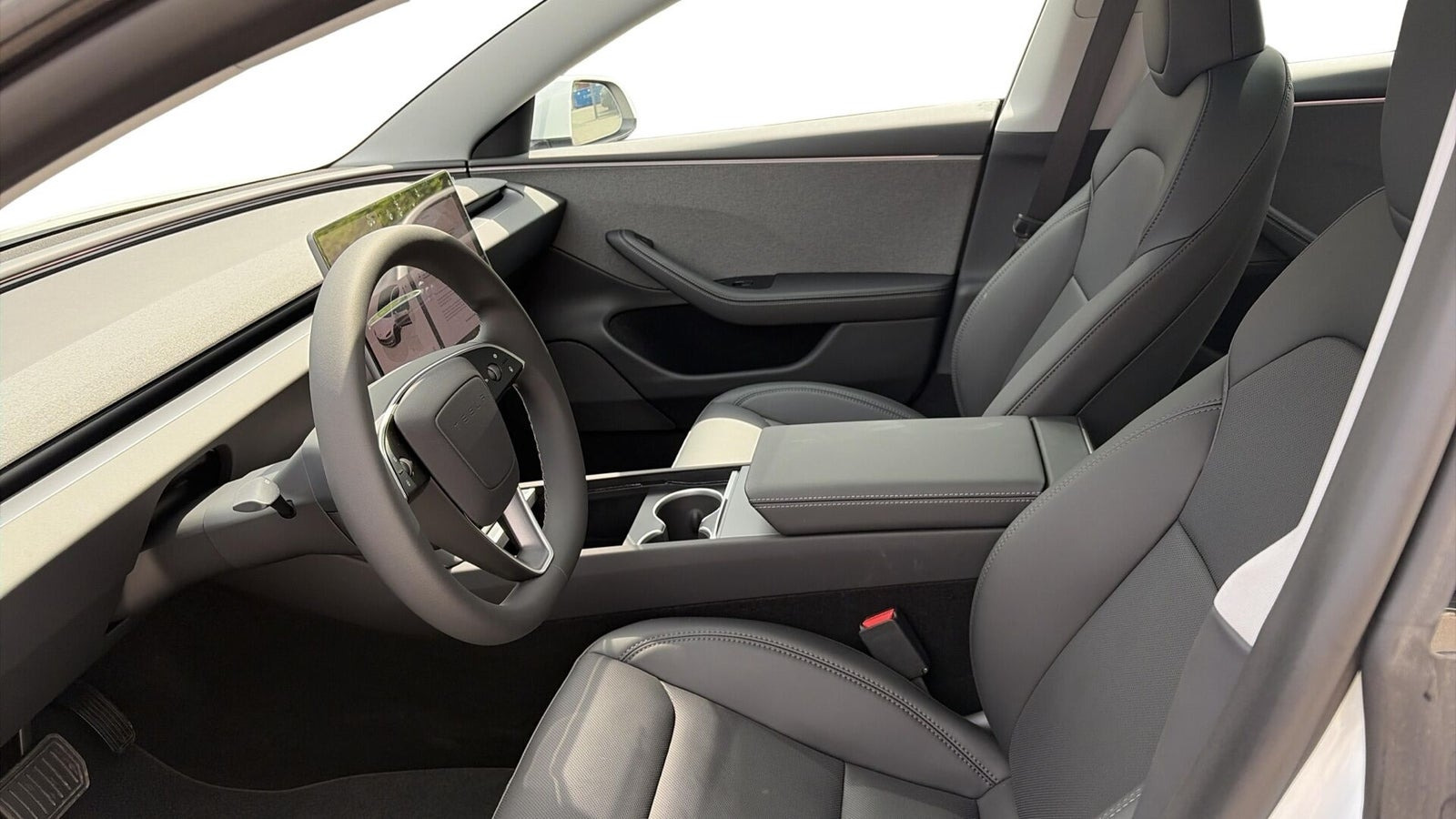 Hvid Tesla Model 3 fra 2026