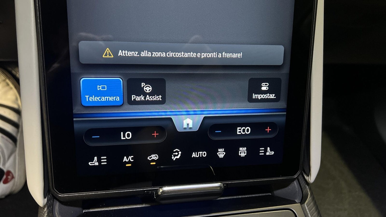 Sort Ford Explorer fra 2026