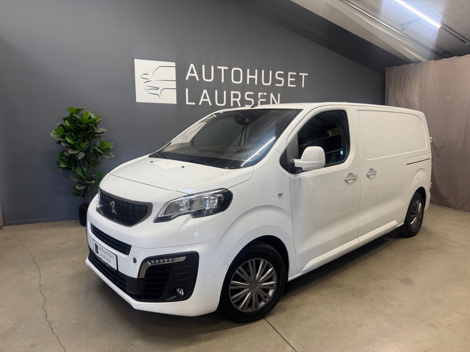 Peugeot Expert 2,0 BlueHDi 180 L2 Ultimate EAT6 Van