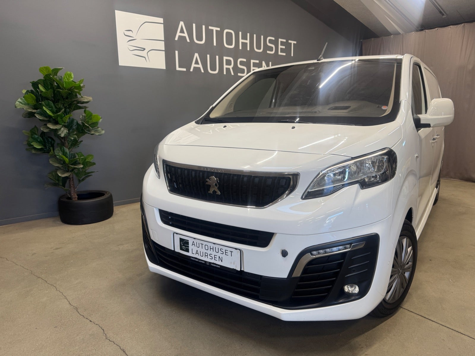 Hvid Peugeot Expert fra 2018