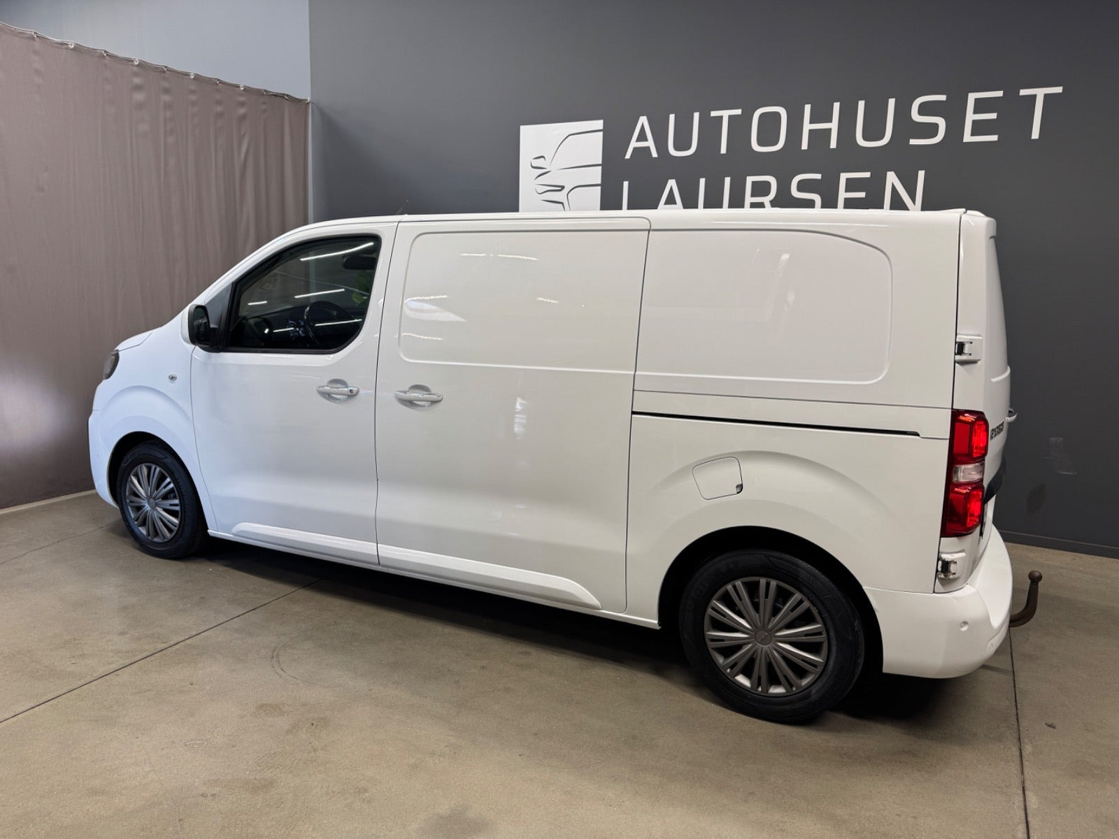 Hvid Peugeot Expert fra 2018