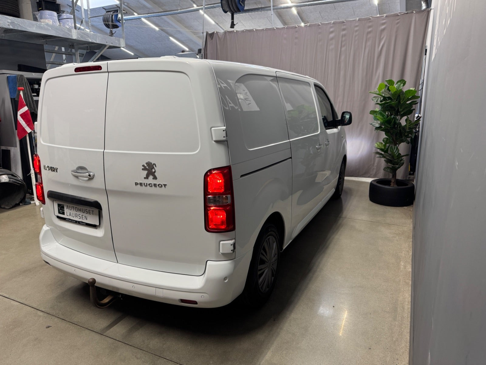 Hvid Peugeot Expert fra 2018