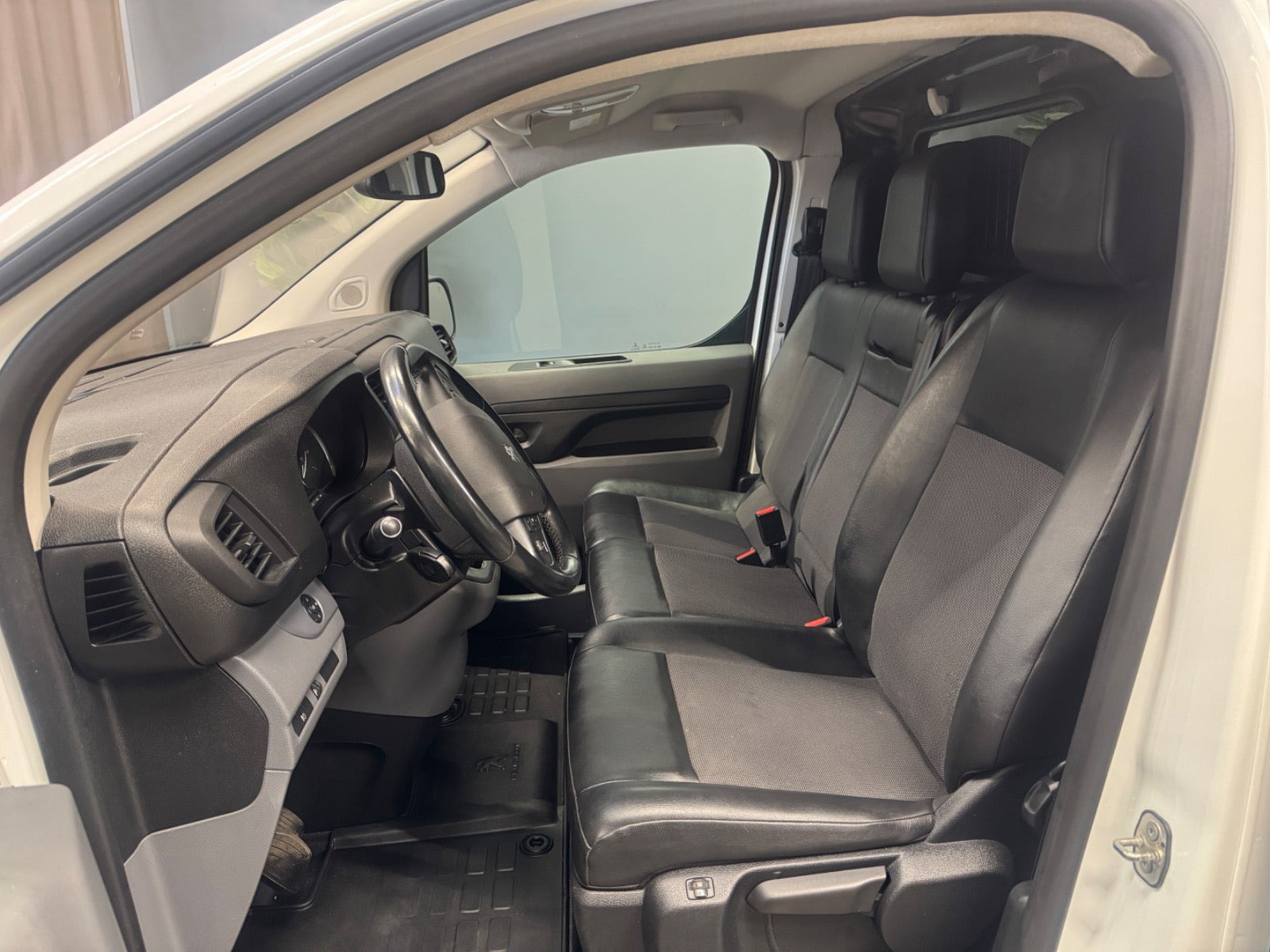 Hvid Peugeot Expert fra 2018