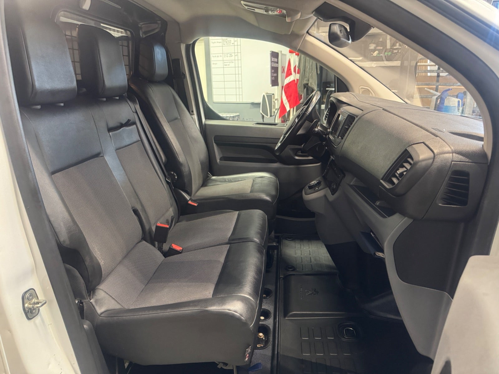 Hvid Peugeot Expert fra 2018