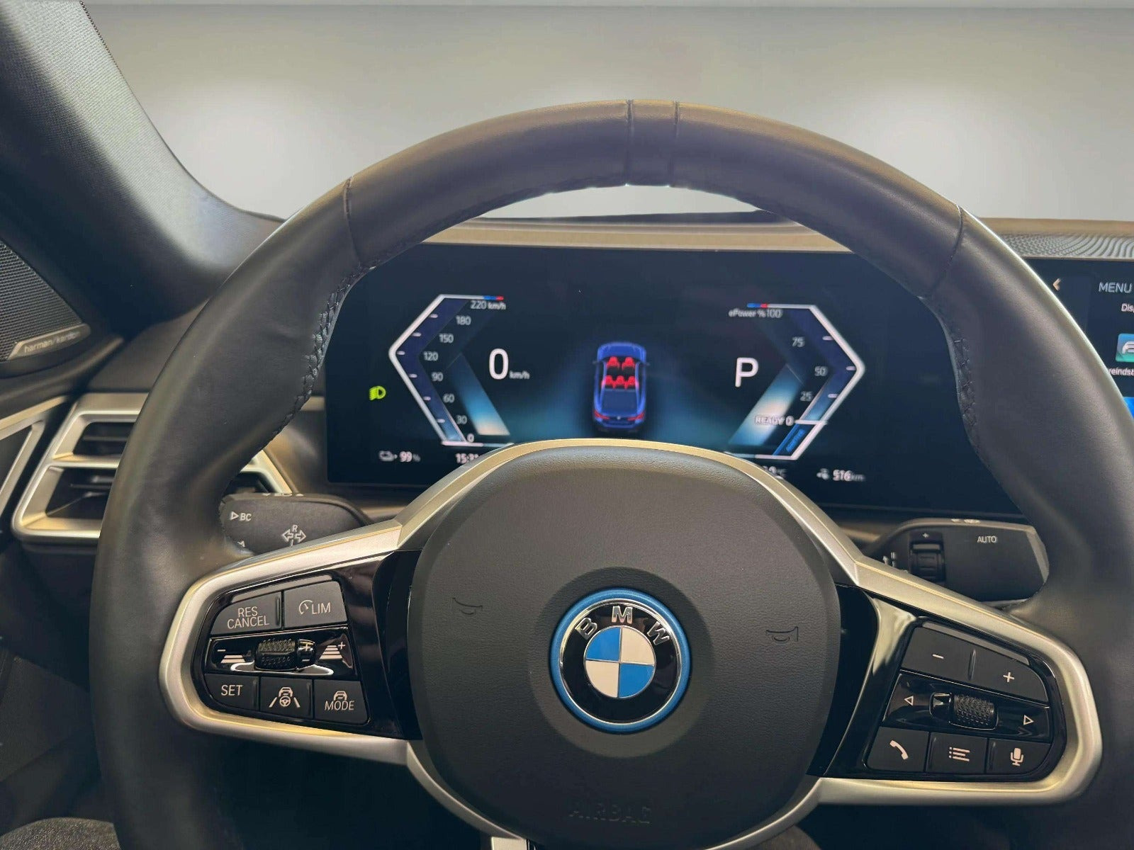 Blå BMW i4 fra 2025