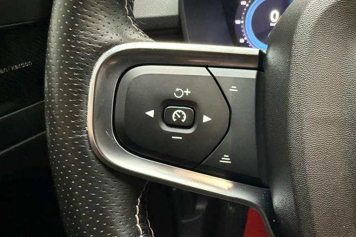 Sort Volvo XC40 fra 2022