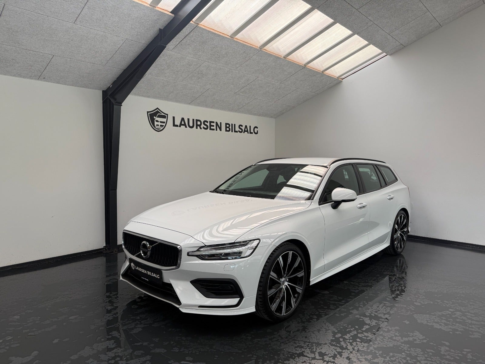 Hvid Volvo V60 fra 2019
