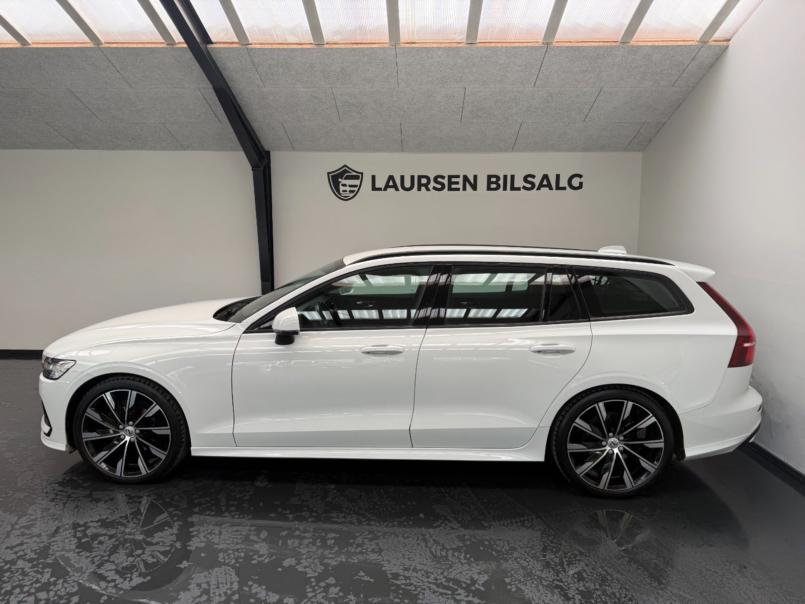 Hvid Volvo V60 fra 2019