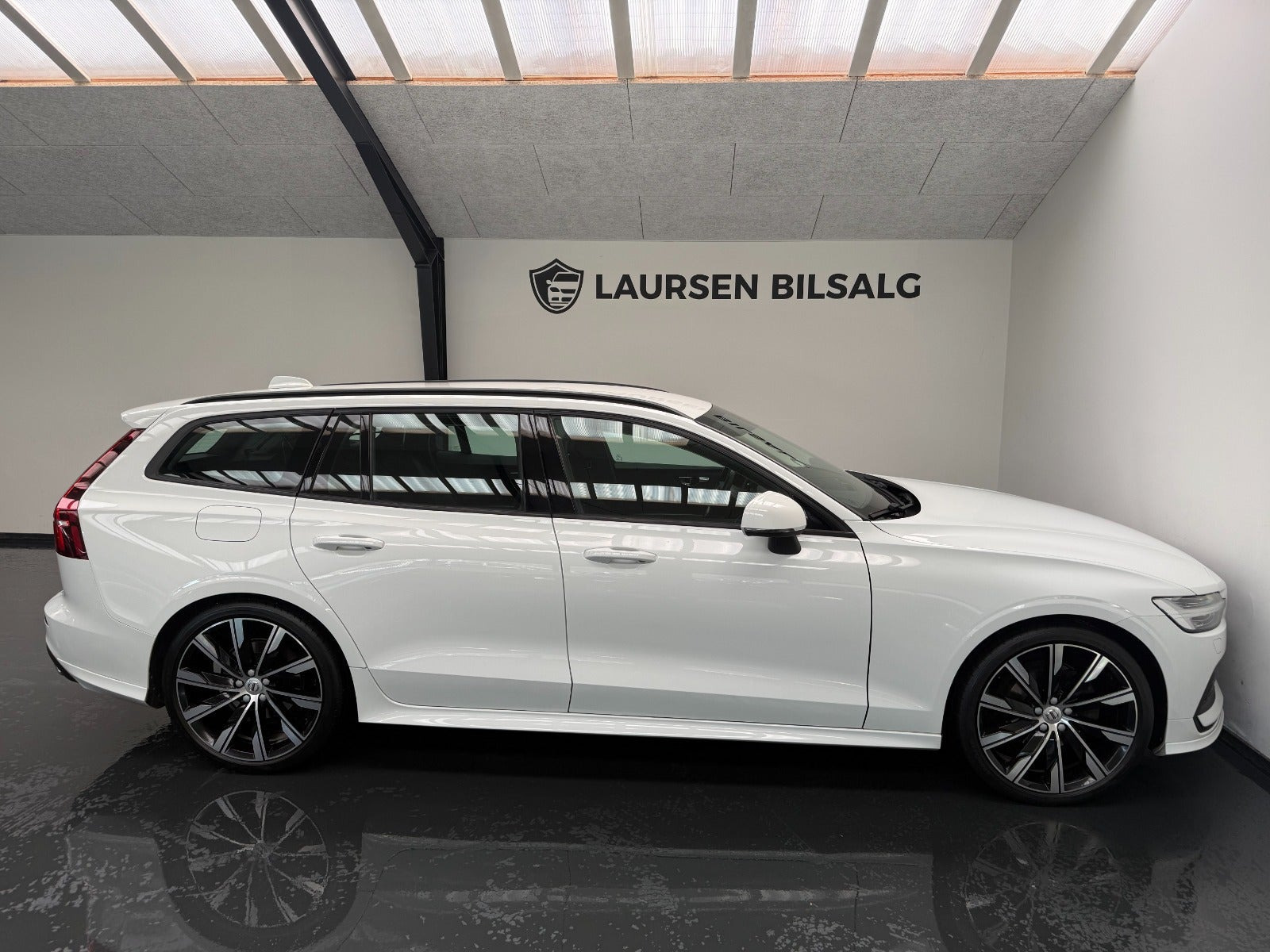 Hvid Volvo V60 fra 2019