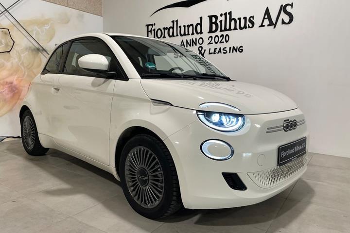 Hvid Fiat 500e fra 2022