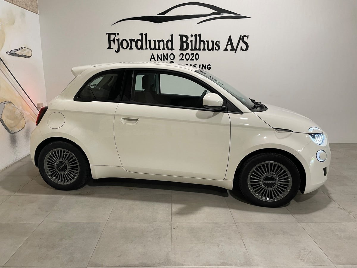 Hvid Fiat 500e fra 2022