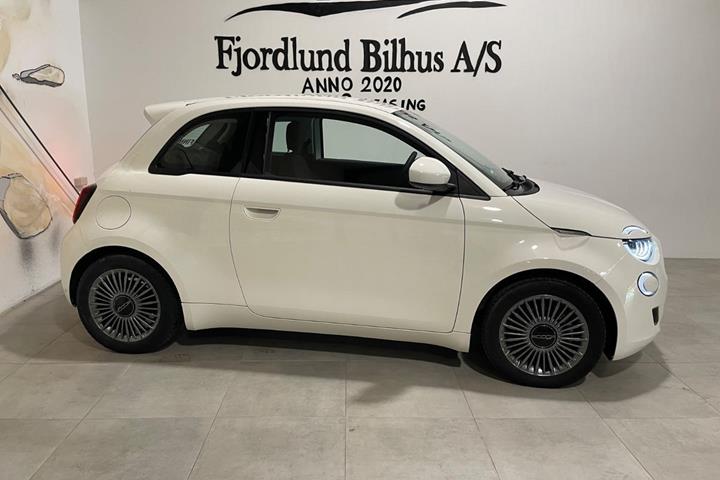 Hvid Fiat 500e fra 2022