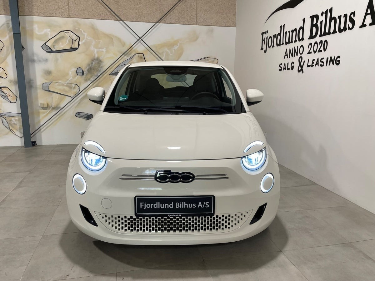Hvid Fiat 500e fra 2022