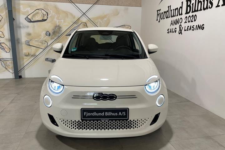 Hvid Fiat 500e fra 2022