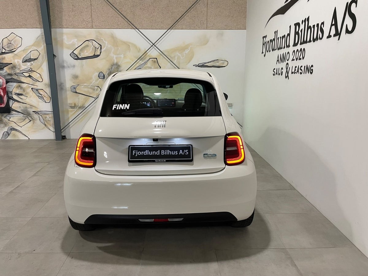 Hvid Fiat 500e fra 2022