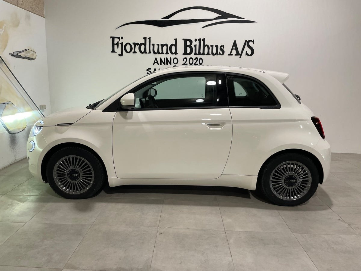 Hvid Fiat 500e fra 2022