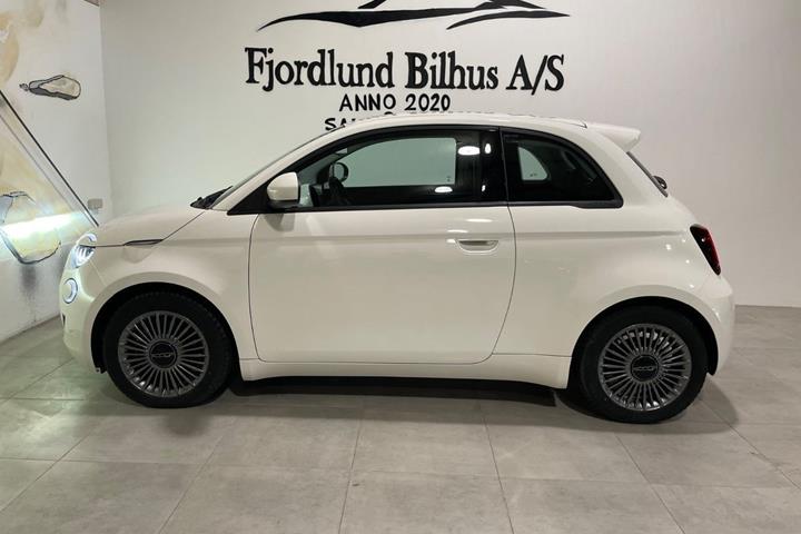 Hvid Fiat 500e fra 2022