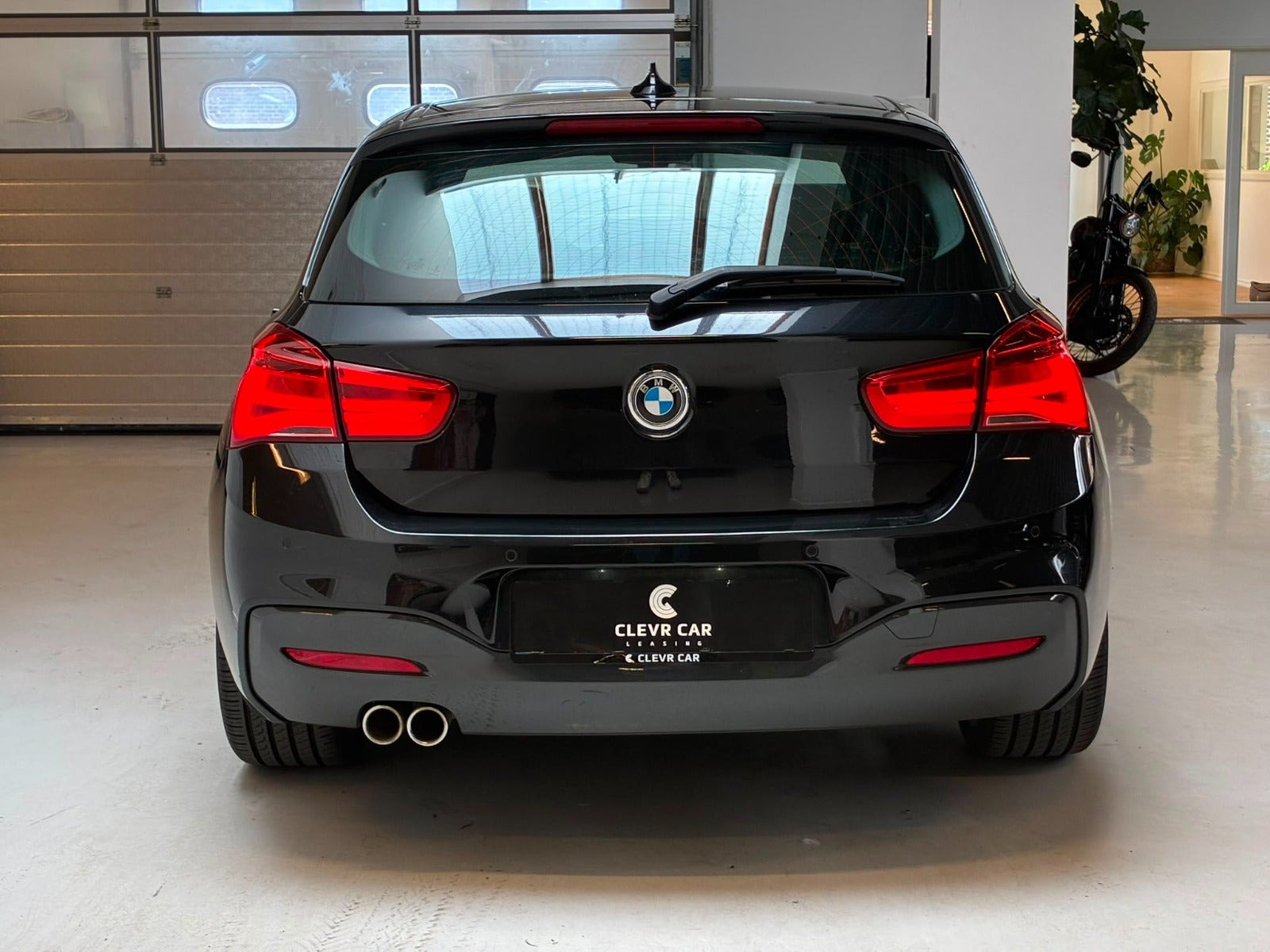 Sort BMW 120i fra 2019