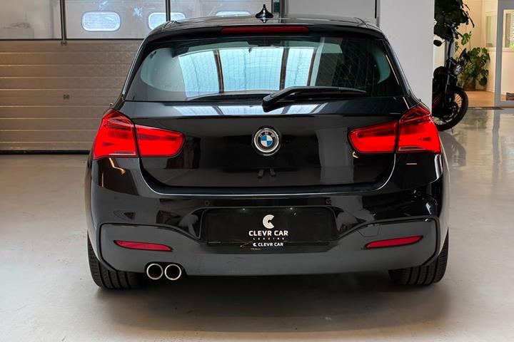 Sort BMW 120i fra 2019