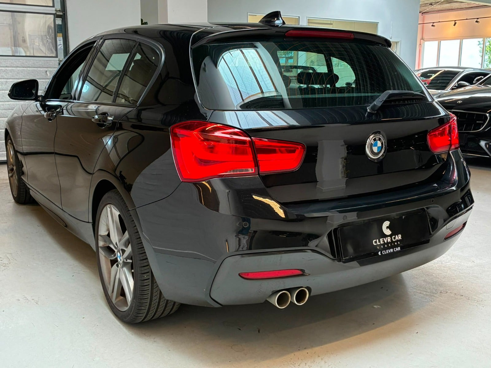 Sort BMW 120i fra 2019