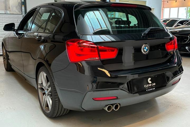 Sort BMW 120i fra 2019